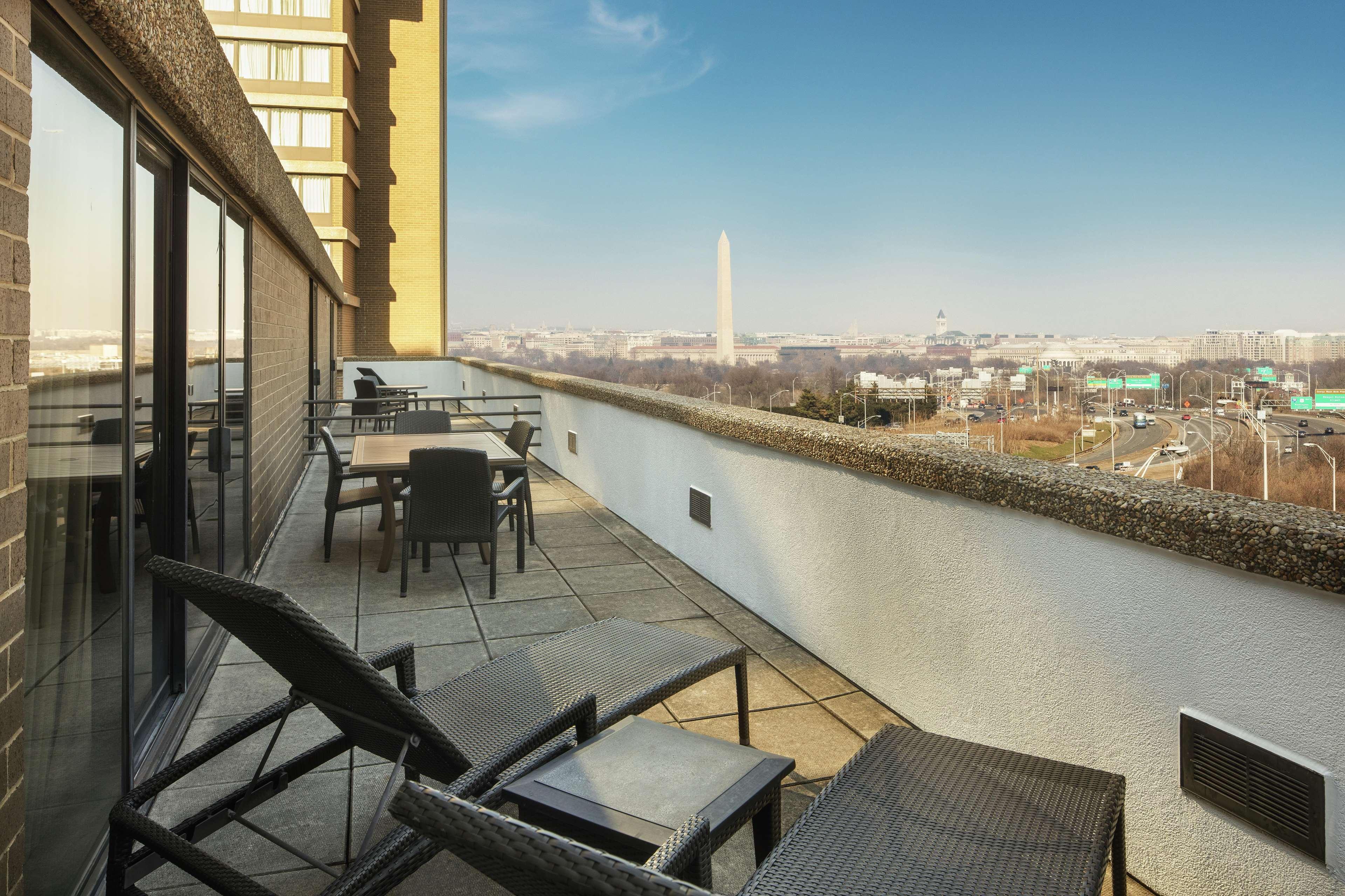 Doubletree By Hilton Washington Dc - Crystal City Arlington Exterior photo