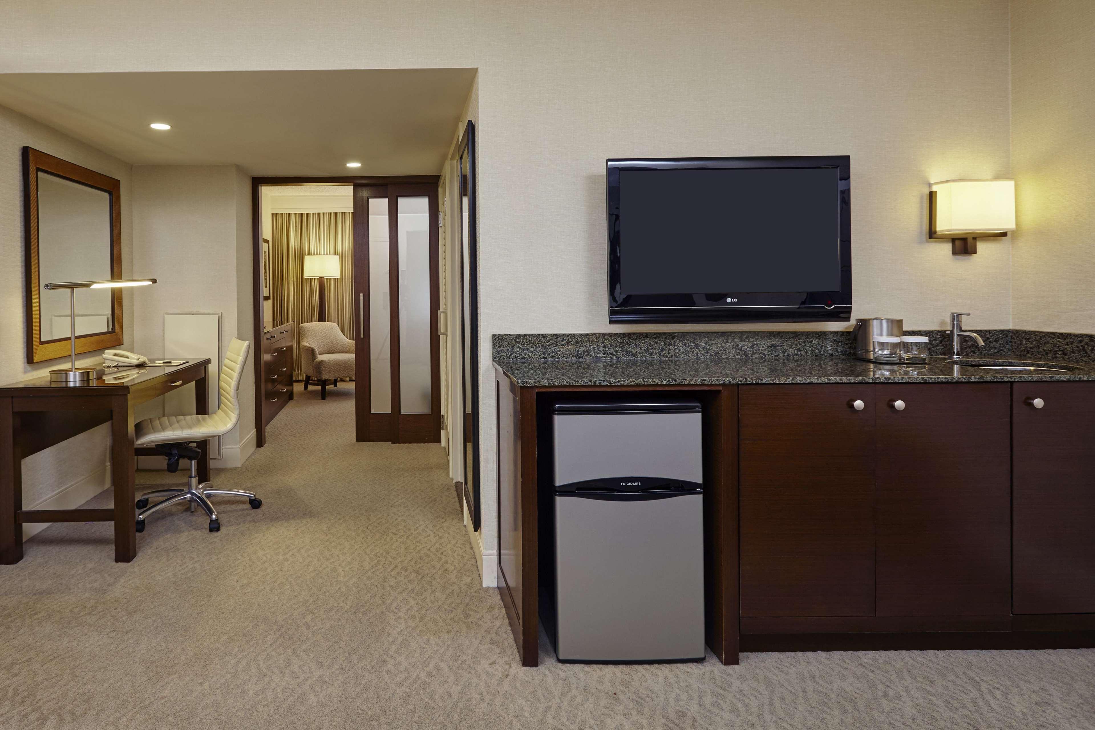 Doubletree By Hilton Washington Dc - Crystal City Arlington Exterior photo