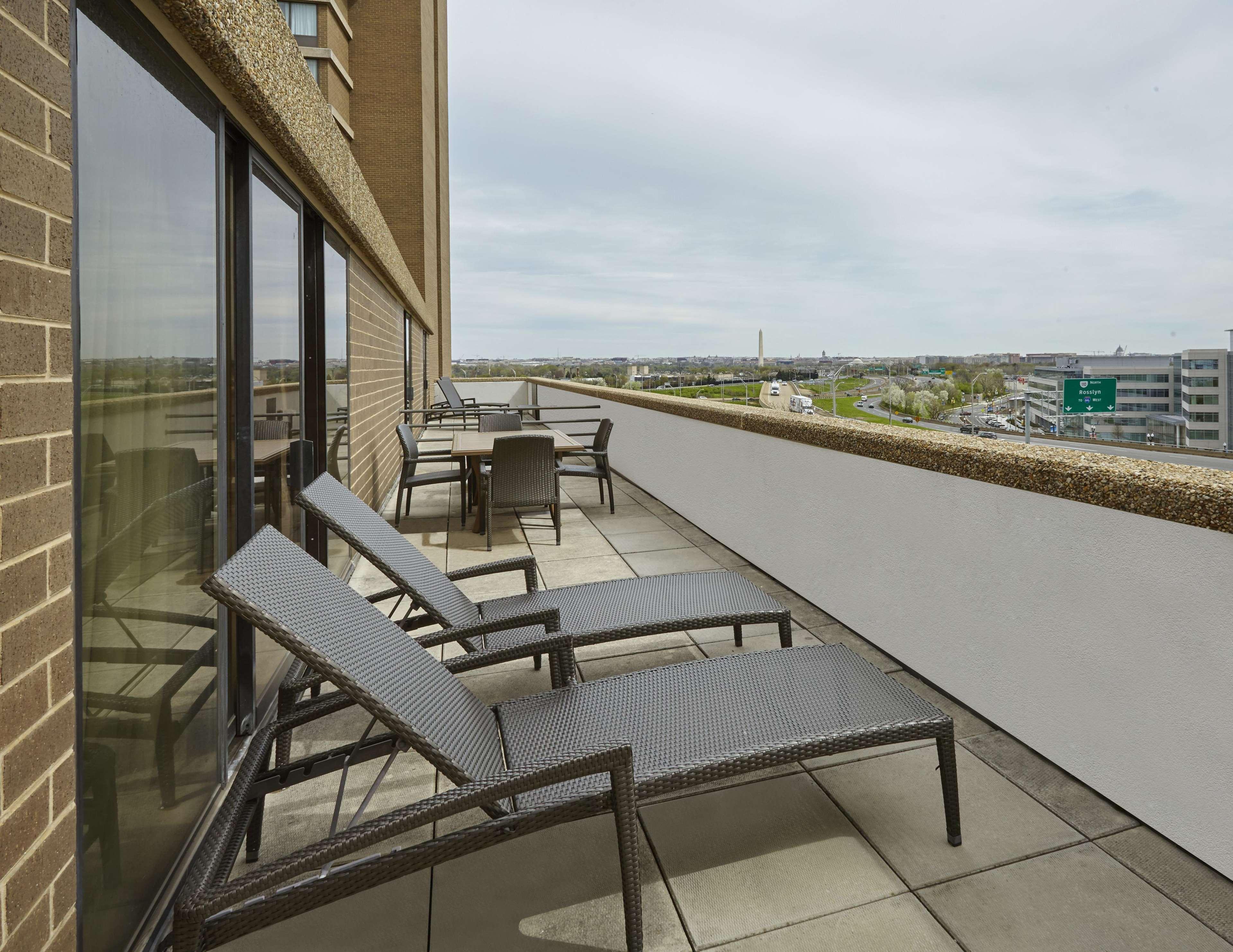 Doubletree By Hilton Washington Dc - Crystal City Arlington Exterior photo