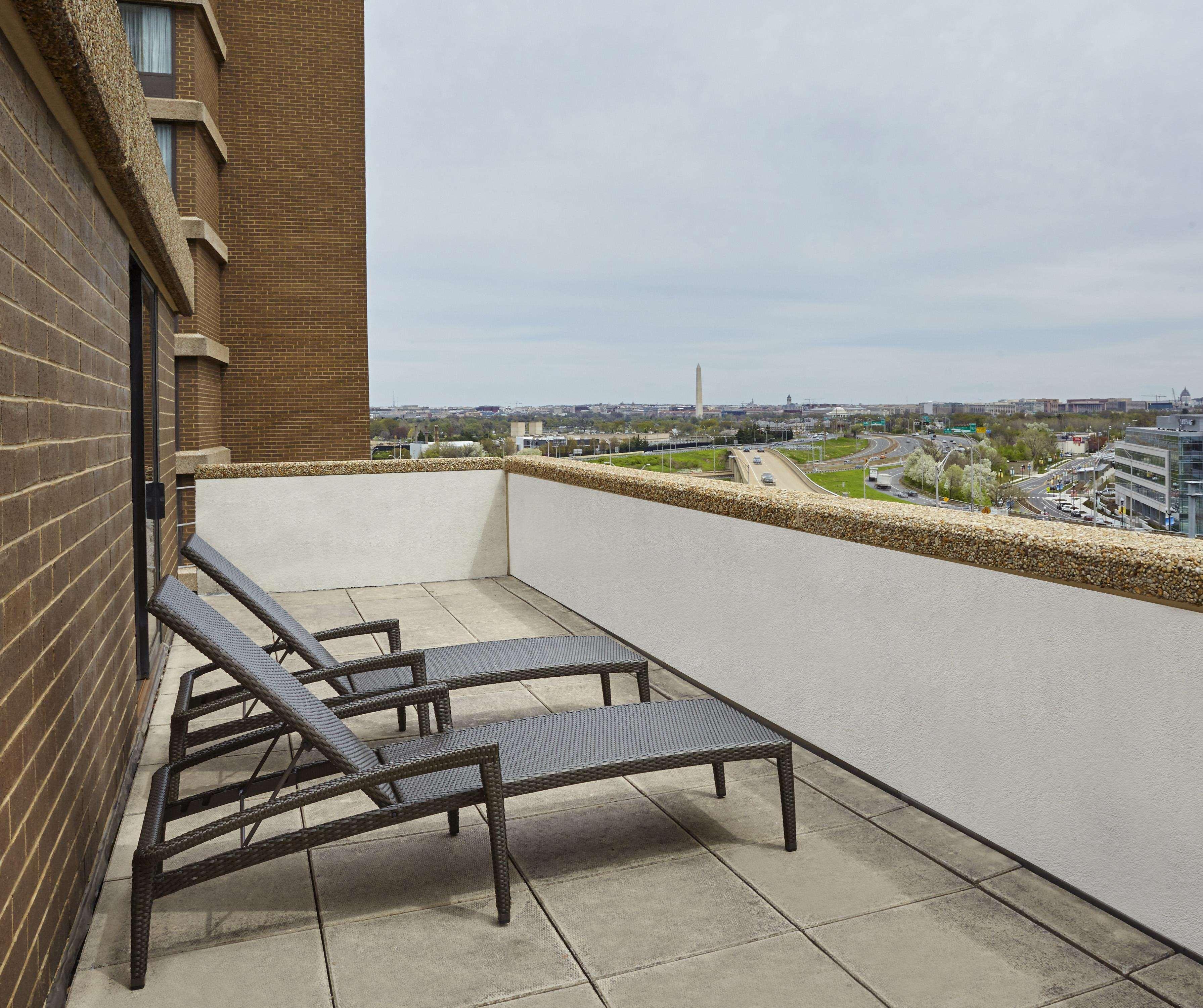 Doubletree By Hilton Washington Dc - Crystal City Arlington Exterior photo