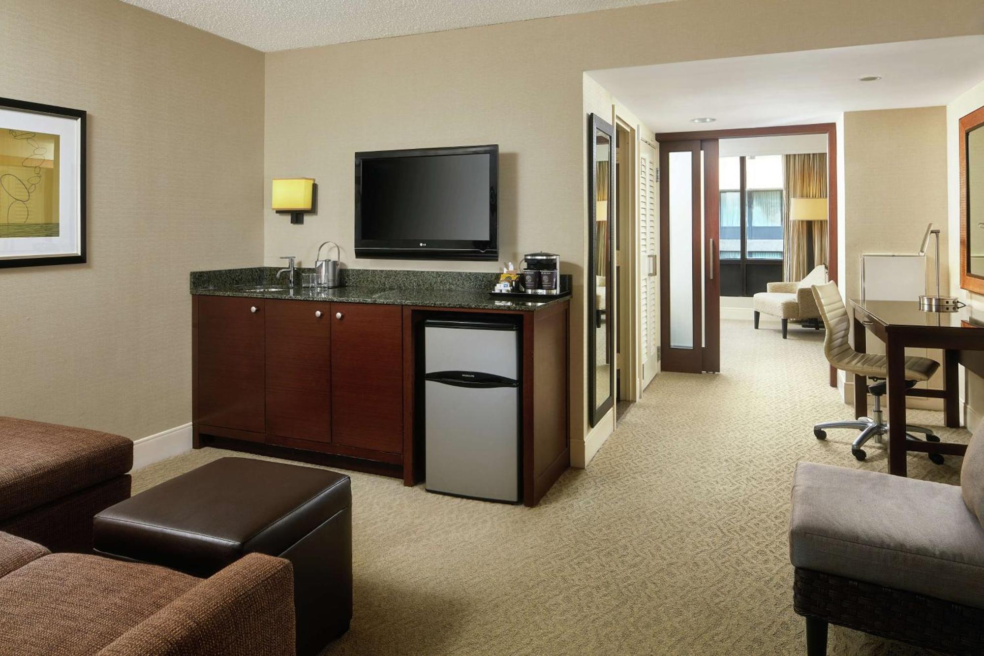 Doubletree By Hilton Washington Dc - Crystal City Arlington Exterior photo