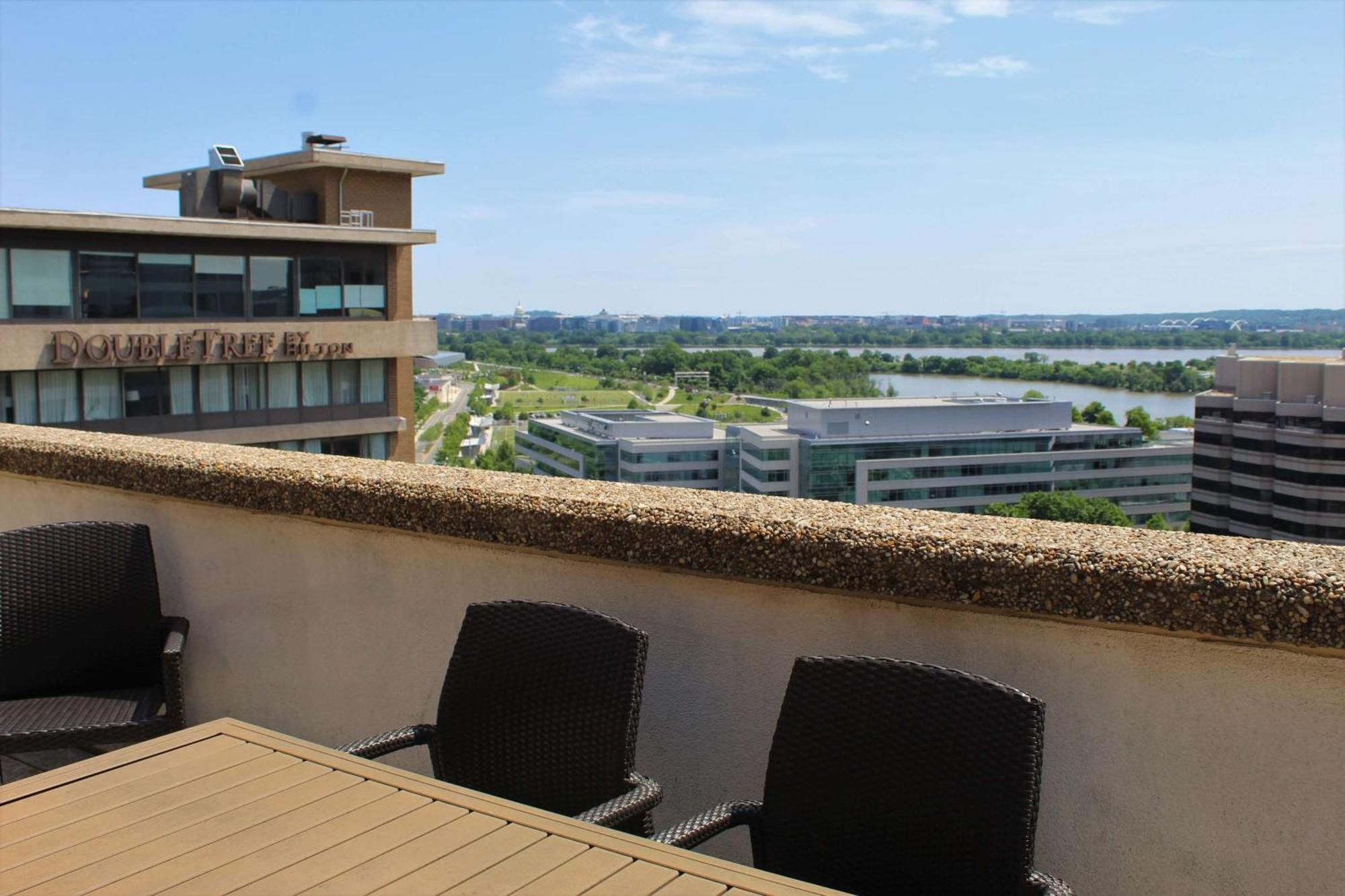 Doubletree By Hilton Washington Dc - Crystal City Arlington Exterior photo