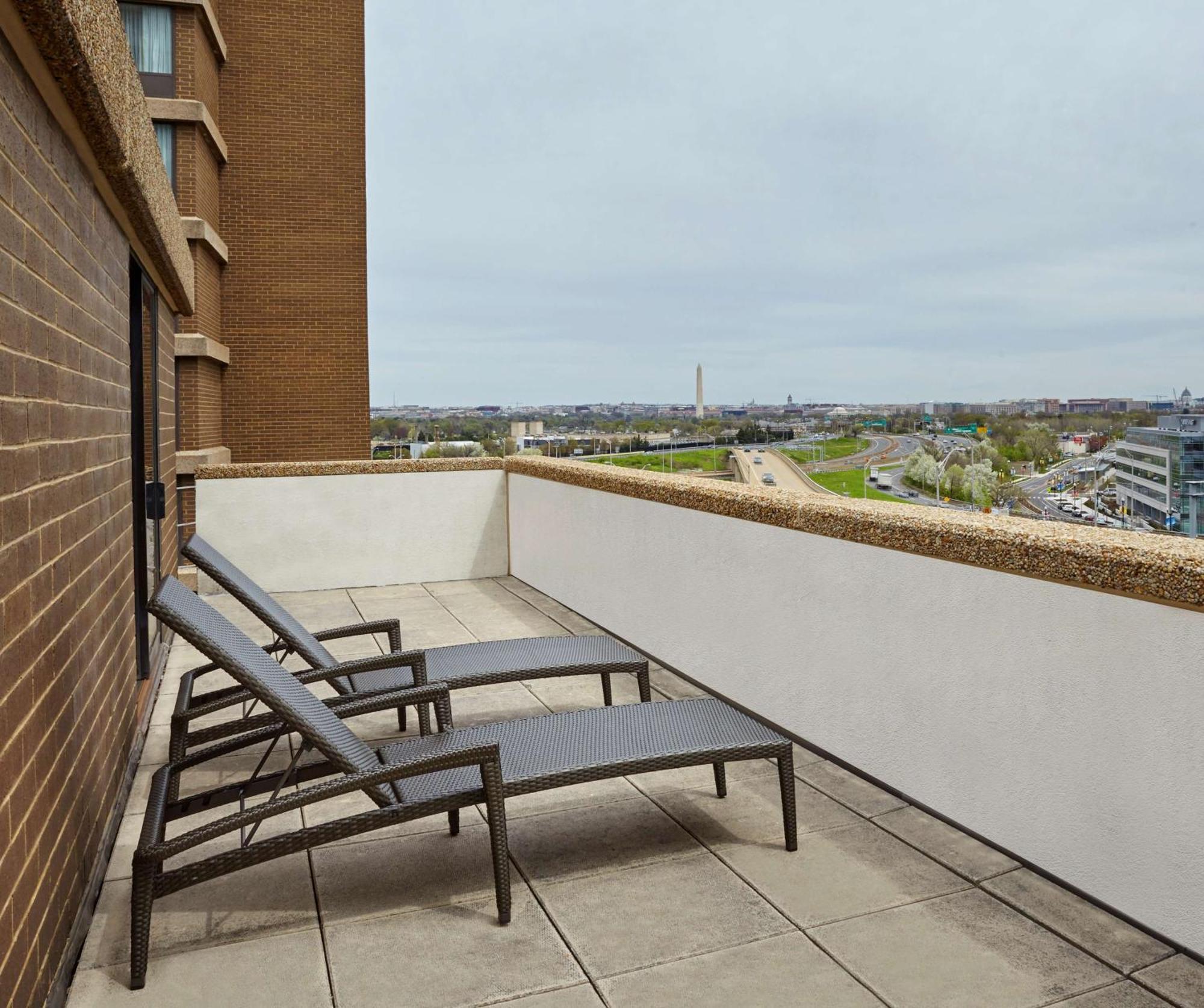 Doubletree By Hilton Washington Dc - Crystal City Arlington Exterior photo