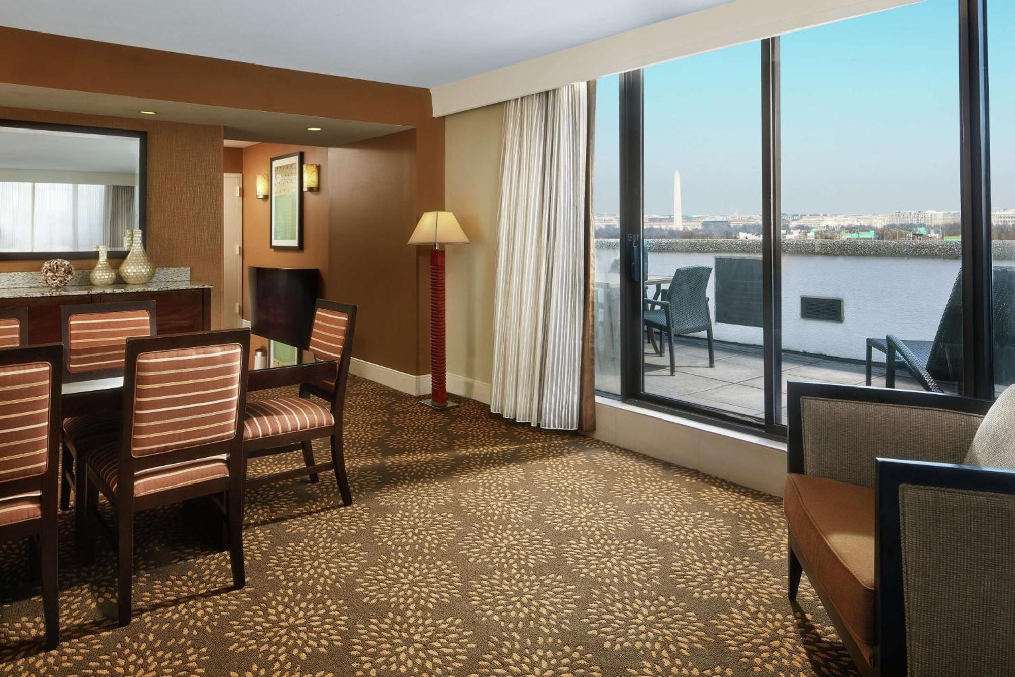 Doubletree By Hilton Washington Dc - Crystal City Arlington Exterior photo