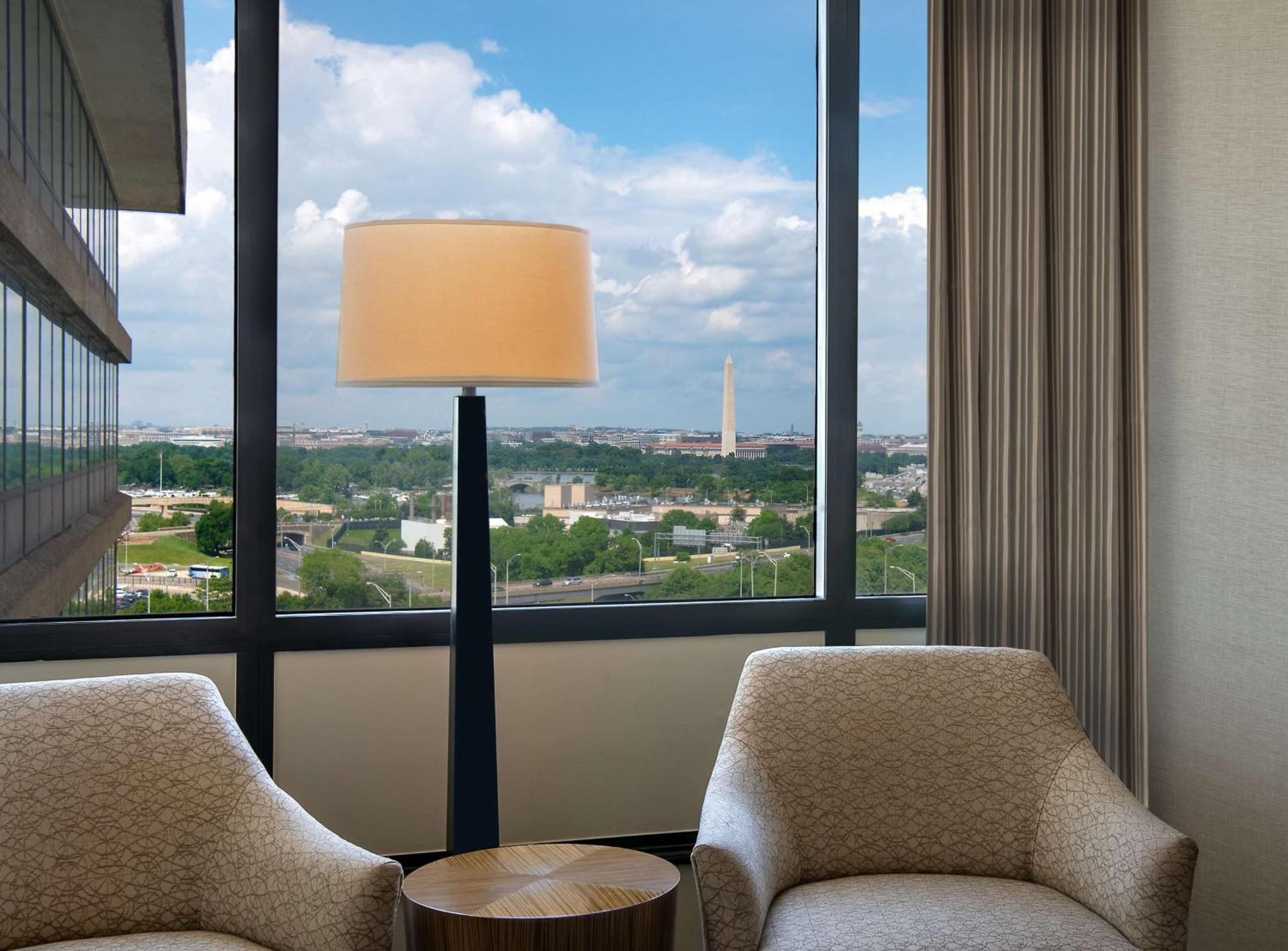 Doubletree By Hilton Washington Dc - Crystal City Arlington Exterior photo