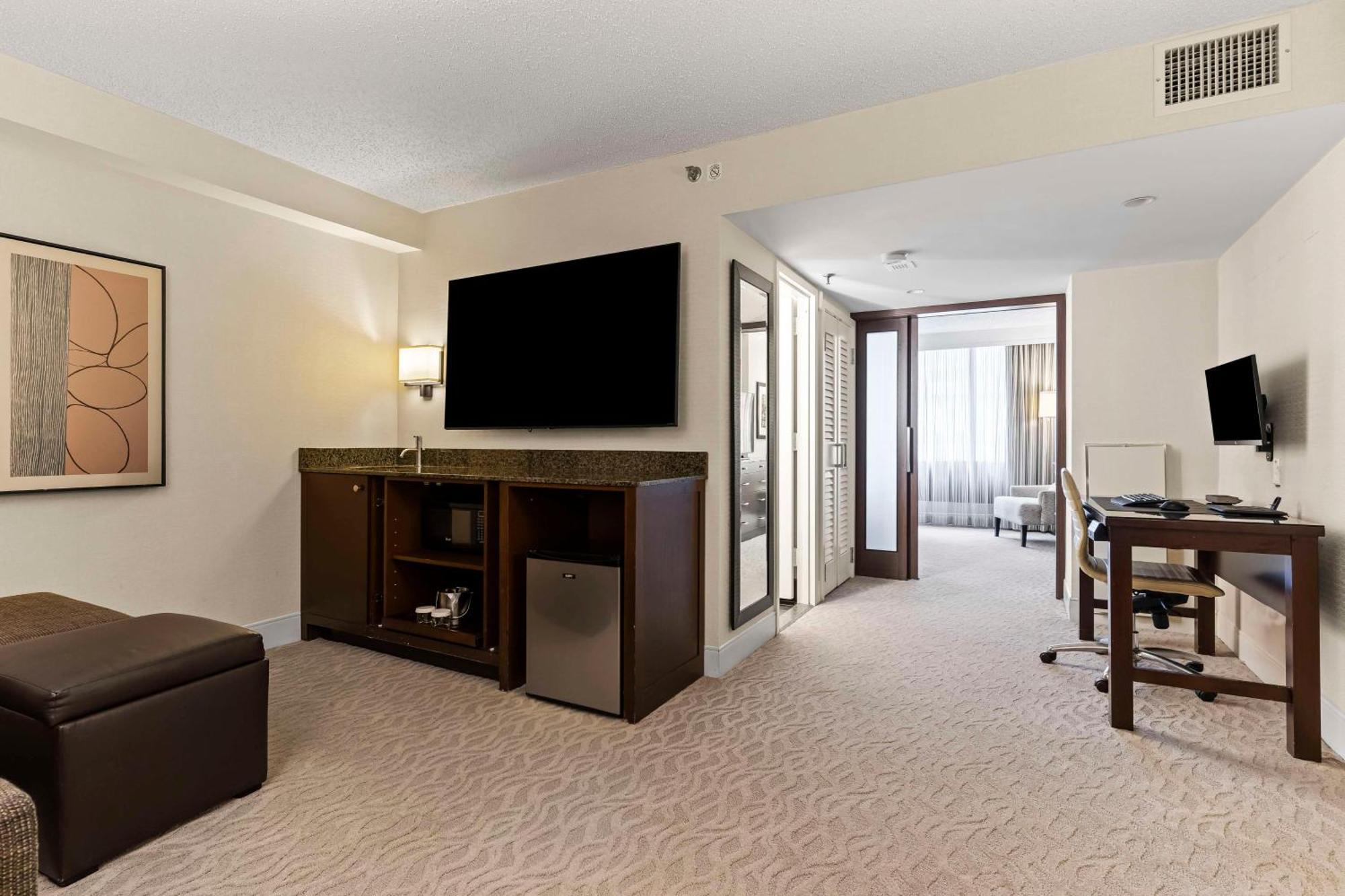 Doubletree By Hilton Washington Dc - Crystal City Arlington Exterior photo